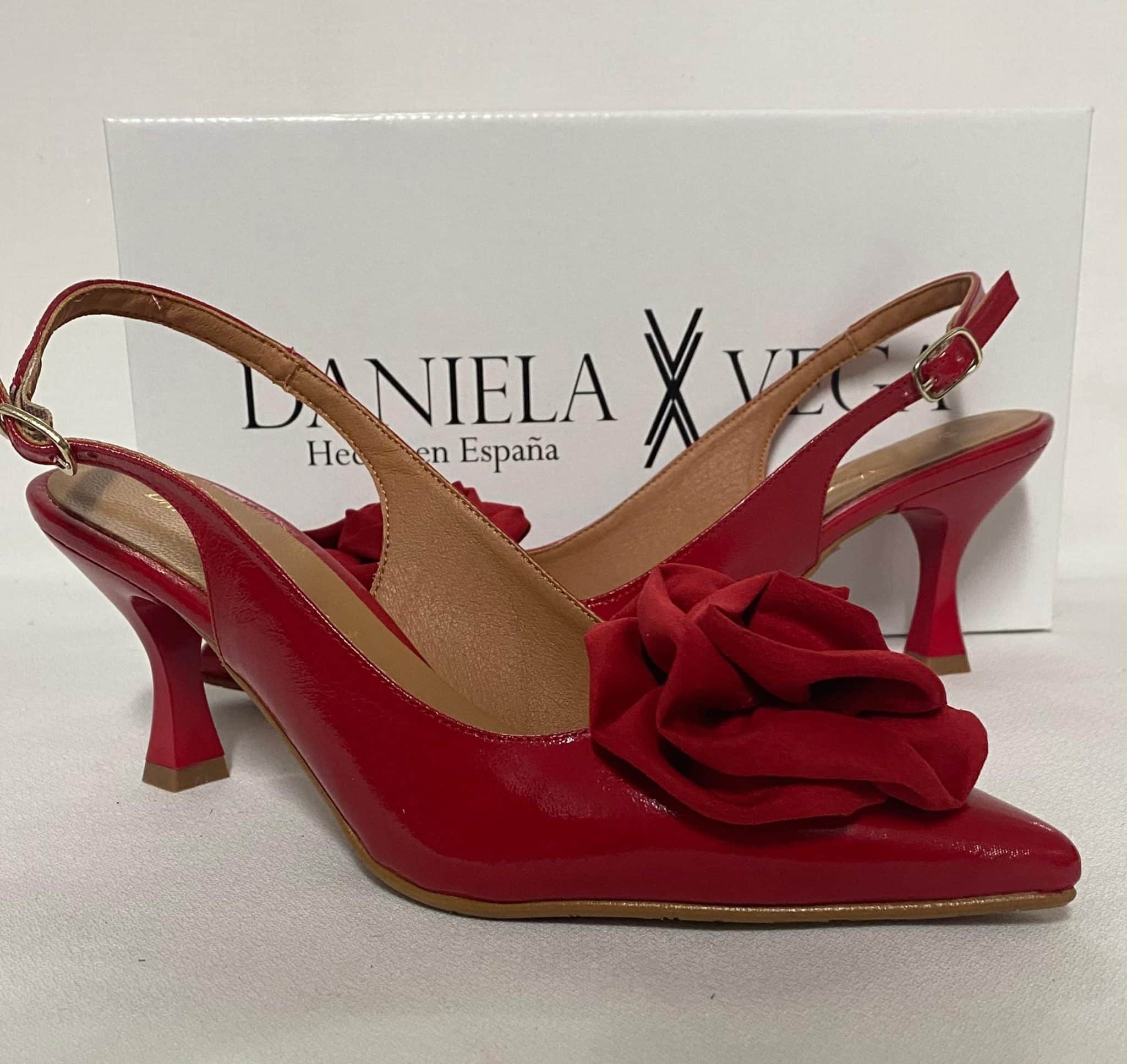 SALON DANIELA VEGA CON ADORNO FLOR